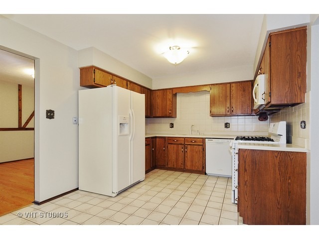 715 Sara Ln, Naperville, IL 60565 photo 3