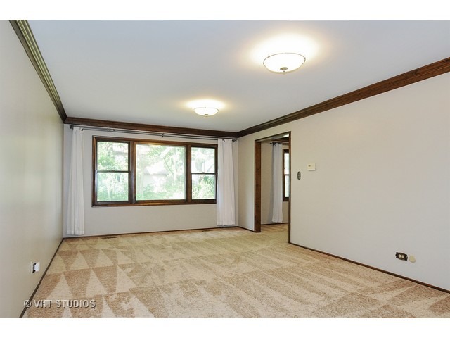 715 Sara Ln, Naperville, IL 60565 photo 2