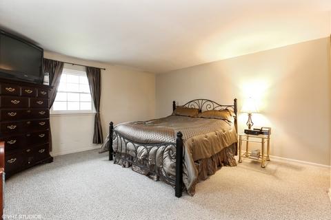 1553 Gamon Rd, Wheaton, IL 60189 photo 9