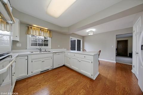 1553 Gamon Rd, Wheaton, IL 60189 photo 6
