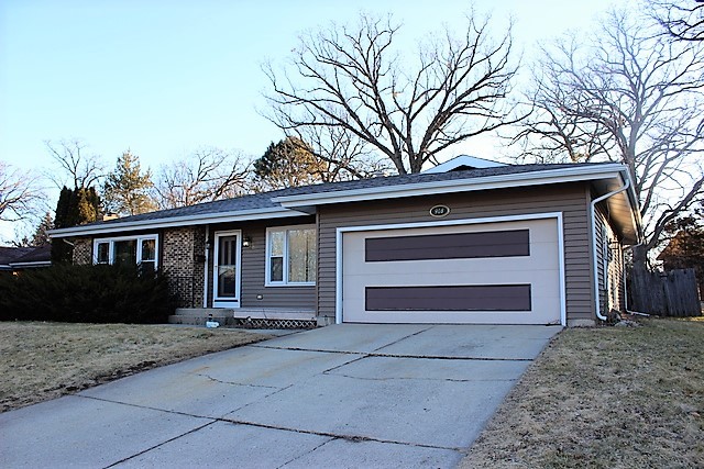 908 Royal Dr, Mchenry, IL 60050 photo 2