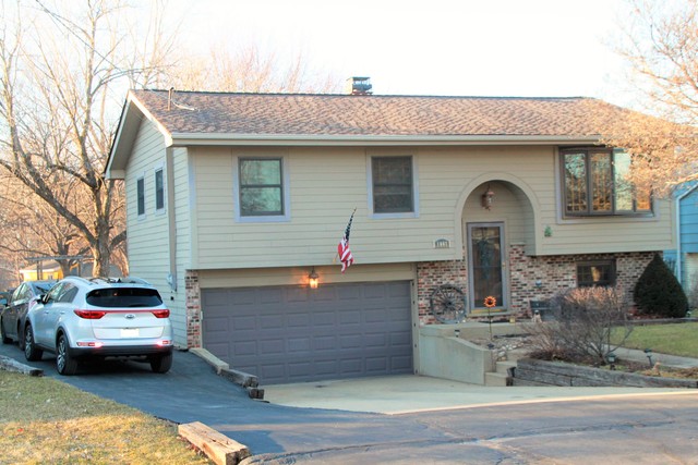 1008 Hooks Ln, Mchenry, IL 60050 photo 1