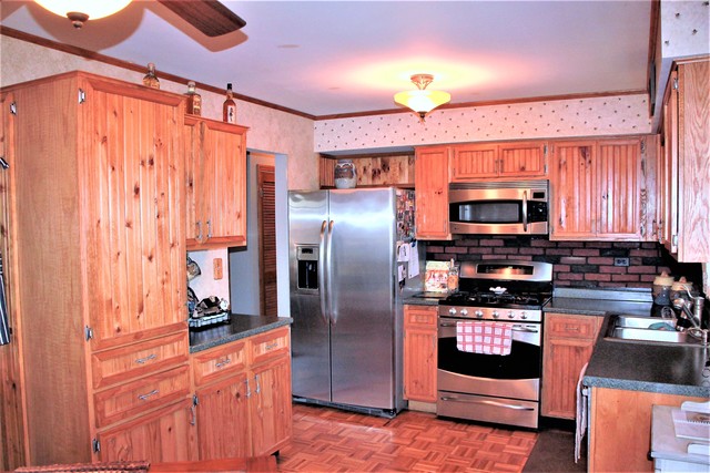 1008 Hooks Ln, Mchenry, IL 60050 photo 3