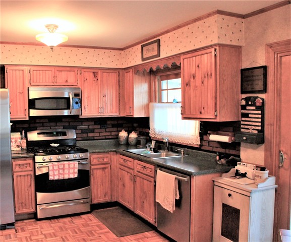 1008 Hooks Ln, Mchenry, IL 60050 photo 4