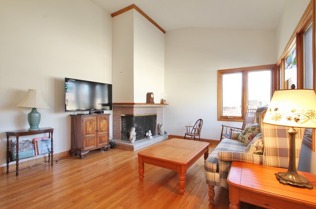 237 Southgate Dr, Northbrook, IL 60062 photo 2