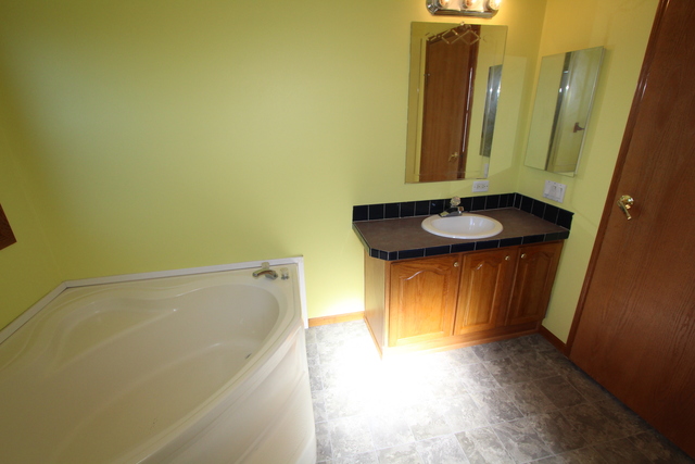 1320 9th St, Harvard, IL 60033 photo 8