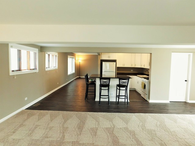 185 Washington Blvd, Hoffman Estates, IL 60169 photo 3