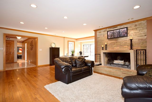 55 Forest Ave, Roselle, IL 60172 photo 5