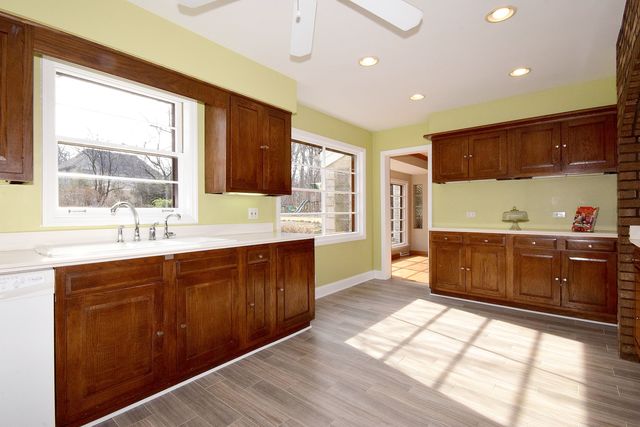 55 Forest Ave, Roselle, IL 60172 photo 8