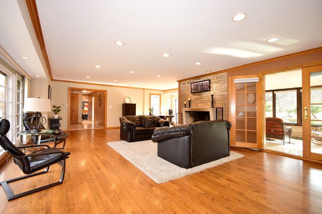 55 Forest Ave, Roselle, IL 60172 photo 2