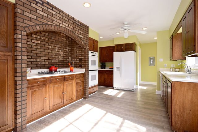 55 Forest Ave, Roselle, IL 60172 photo 7