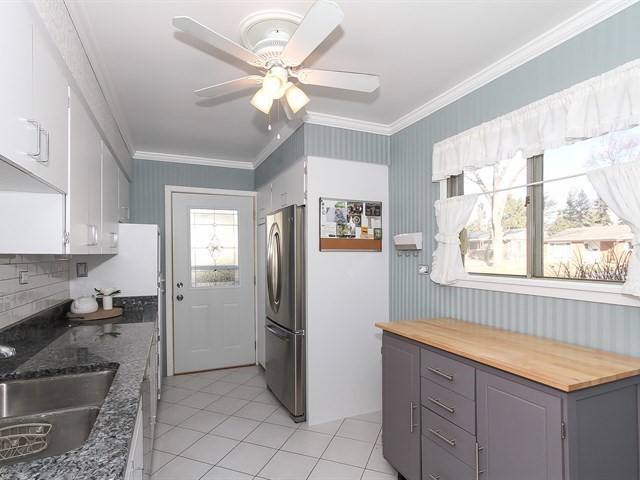 767 S Dennis Rd, Wheeling, IL 60090 photo 9