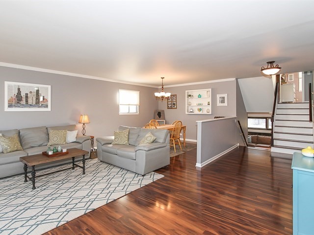 767 S Dennis Rd, Wheeling, IL 60090 photo 5