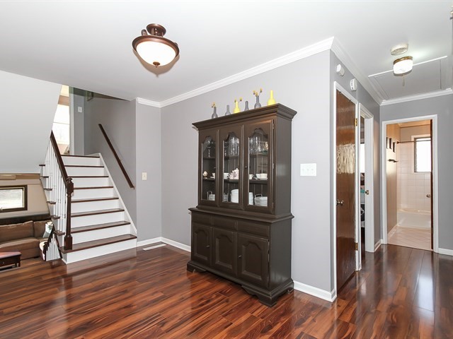 767 S Dennis Rd, Wheeling, IL 60090 photo 2