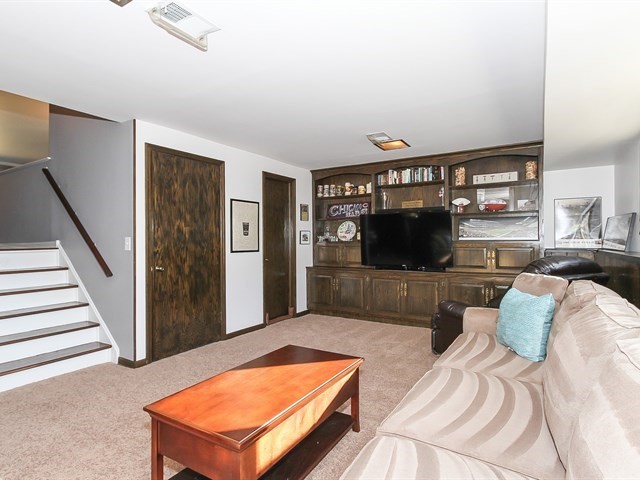 767 S Dennis Rd, Wheeling, IL 60090 photo 16