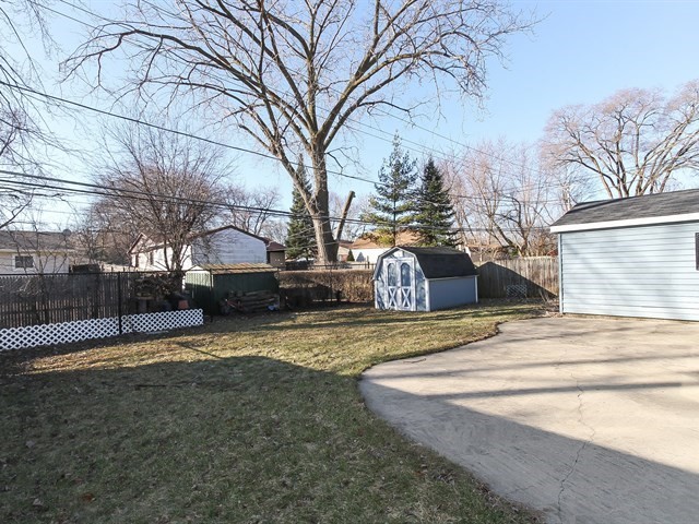 767 S Dennis Rd, Wheeling, IL 60090 photo 23