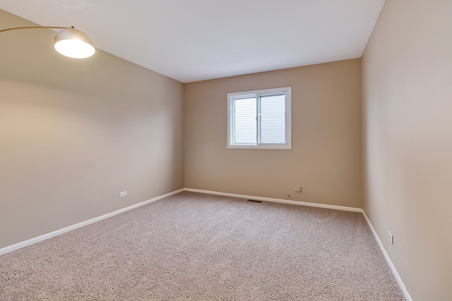 1285 W Sturbridge Dr, Hoffman Estates, IL 60192 photo 14