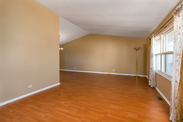 1285 W Sturbridge Dr, Hoffman Estates, IL 60192 photo 4