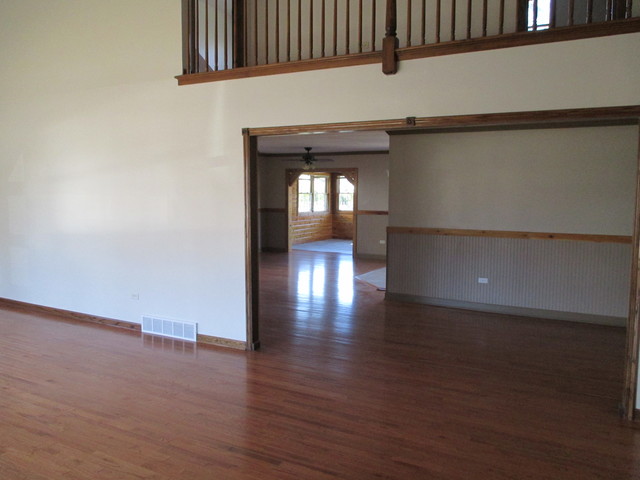 617 N Walnut St, Itasca, IL 60143 photo 2