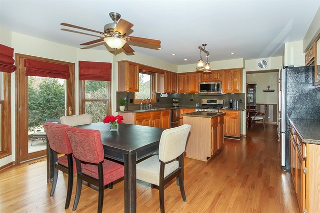 1345 Hunter Dr, Bartlett, IL 60103 photo 12
