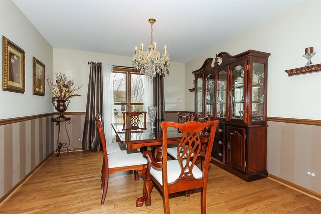 1345 Hunter Dr, Bartlett, IL 60103 photo 8
