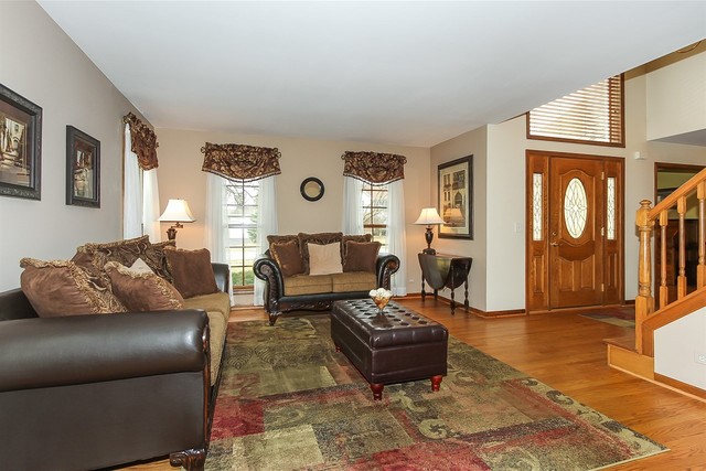1345 Hunter Dr, Bartlett, IL 60103 photo 4