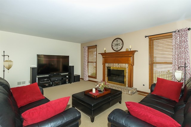 1345 Hunter Dr, Bartlett, IL 60103 photo 14