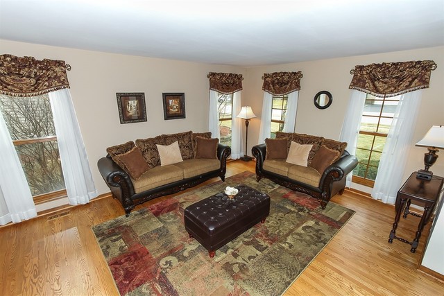 1345 Hunter Dr, Bartlett, IL 60103 photo 7