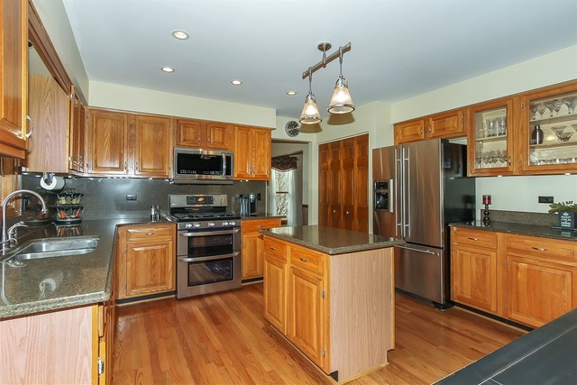 1345 Hunter Dr, Bartlett, IL 60103 photo 11