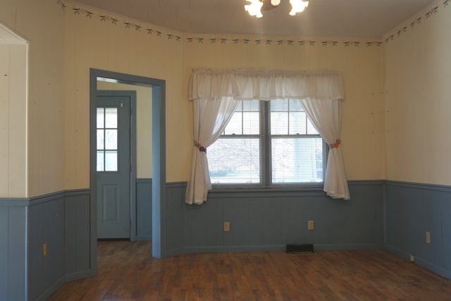 548 S Piatt St, Bement, IL 61813 photo 9