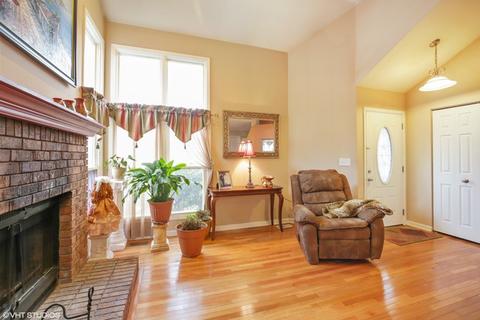 534 Shenandoah Trl, Elgin, IL 60123 photo 2