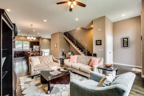 4159 W Eddy St, Chicago, IL 60641 photo 2