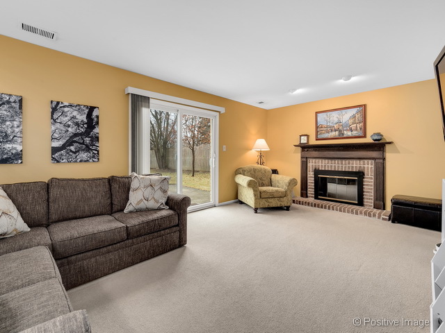 1506 Huntleigh Dr, Wheaton, IL 60189 photo 3