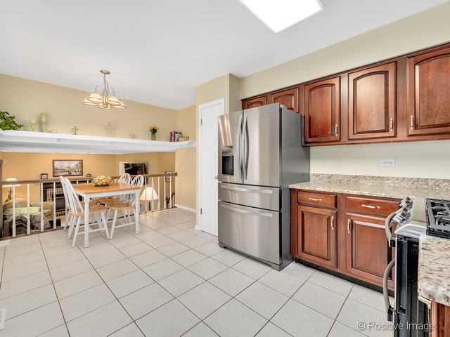 1506 Huntleigh Dr, Wheaton, IL 60189 photo 6