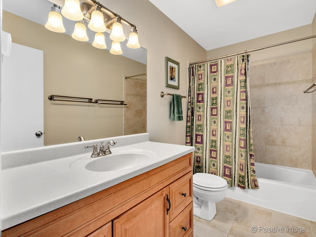 1506 Huntleigh Dr, Wheaton, IL 60189 photo 17