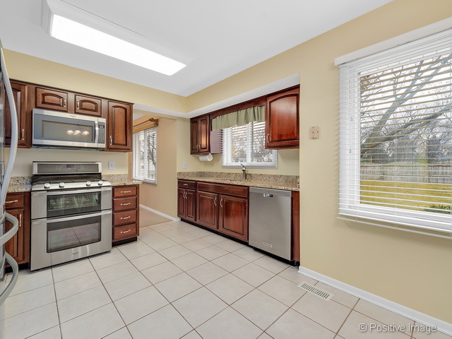 1506 Huntleigh Dr, Wheaton, IL 60189 photo 5