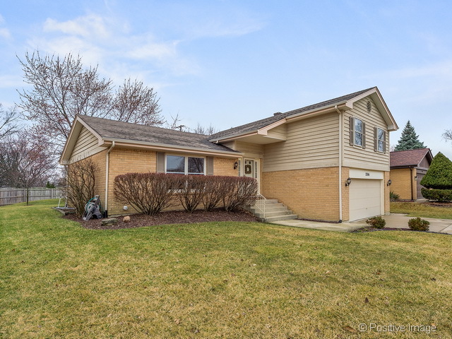 1506 Huntleigh Dr, Wheaton, IL 60189 photo 2