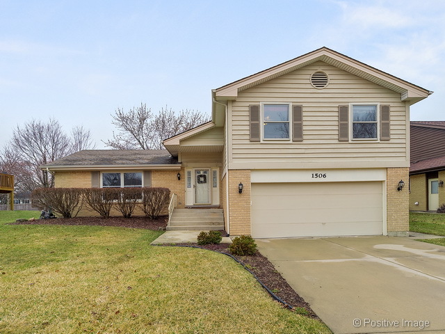 1506 Huntleigh Dr, Wheaton, IL 60189 photo 1