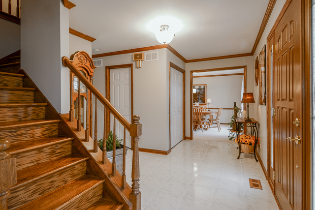 23650 W Cotswald Dr, Plainfield, IL 60585 photo 2