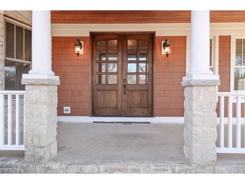 5925 Bentley Ave, Willowbrook, IL 60527 photo 2
