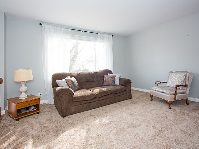1081 Kent Ct, Wheaton, IL 60189 photo 3