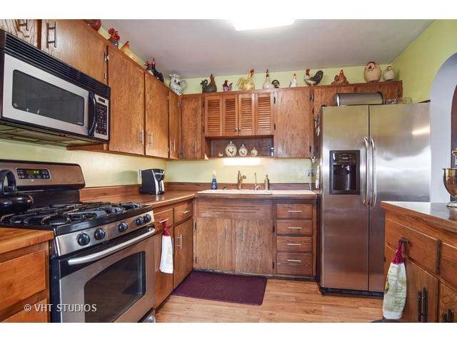 435 Westview St, Hoffman Estates, IL 60169 photo 3