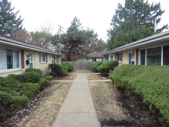 825 Valley Stream Dr #C, Wheeling, IL 60090 photo 2