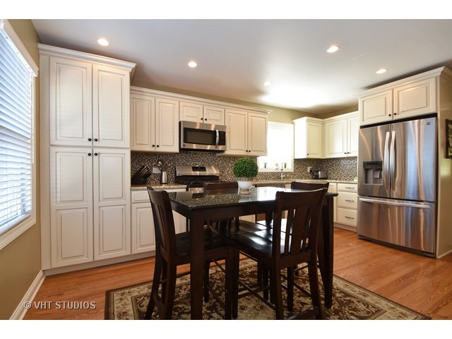 10129 S Artesian Ave, Chicago, IL 60655 photo 3