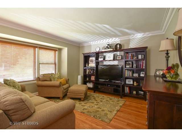 10129 S Artesian Ave, Chicago, IL 60655 photo 2