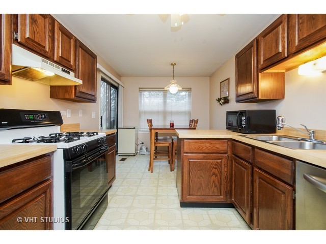 4730 Calvert Dr #A1, Rolling Meadows, IL 60008 photo 3