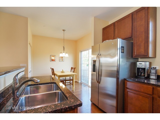1240 Willow Ave, Des Plaines, IL 60016 photo 5