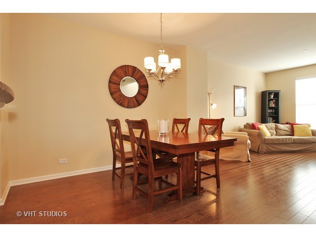 1240 Willow Ave, Des Plaines, IL 60016 photo 8