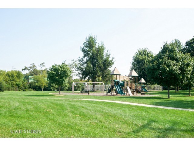 1240 Willow Ave, Des Plaines, IL 60016 photo 21