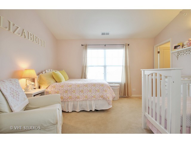 1240 Willow Ave, Des Plaines, IL 60016 photo 14